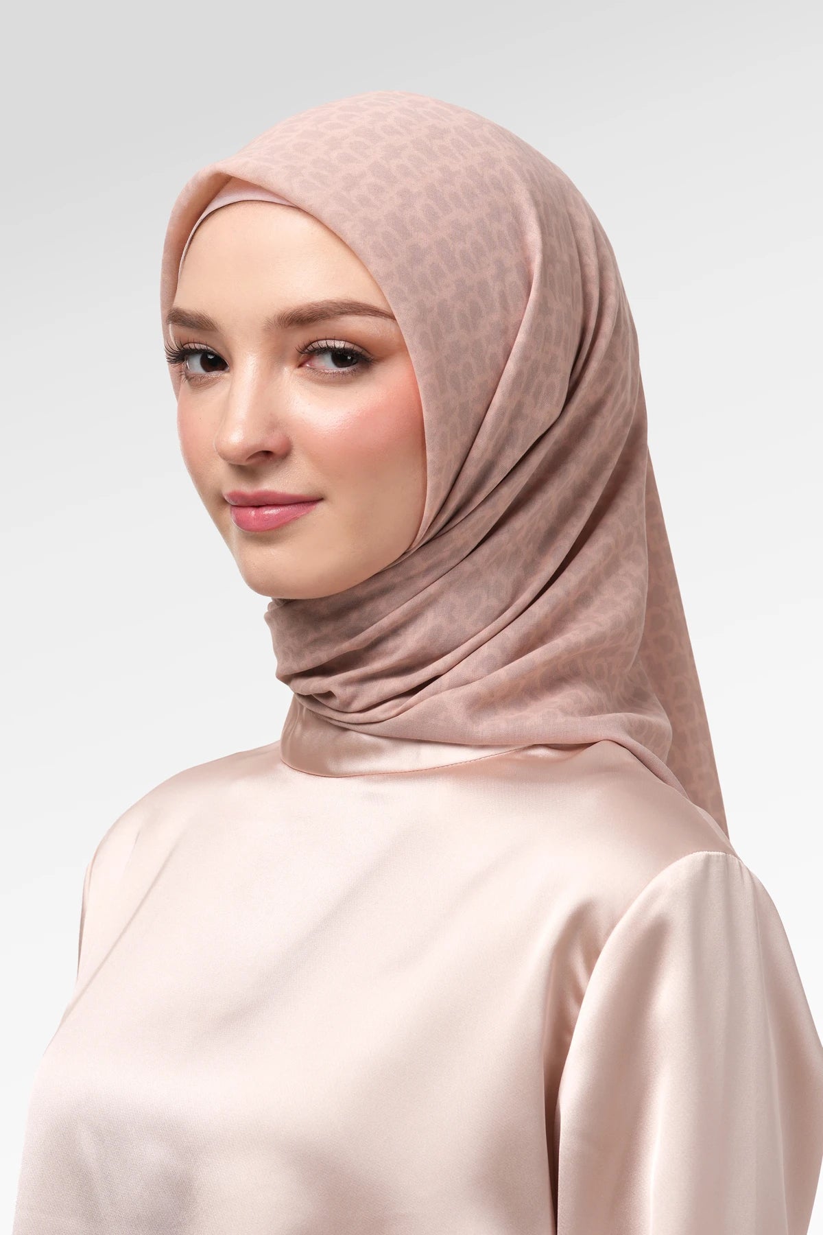 Signature Monogram Scarf - Glandon