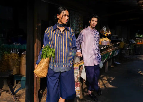 Celana Biru Cocok dengan Baju Warna Apa Saja? Ini 6 Opsinya