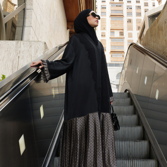 Benang Jarum Black Label Memperluas Eksplorasi Modest Wear melalui Monogram Abaya Collection