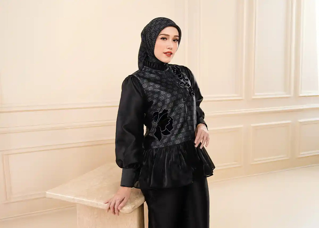 Baju hitam cocok dengan celana warna apa