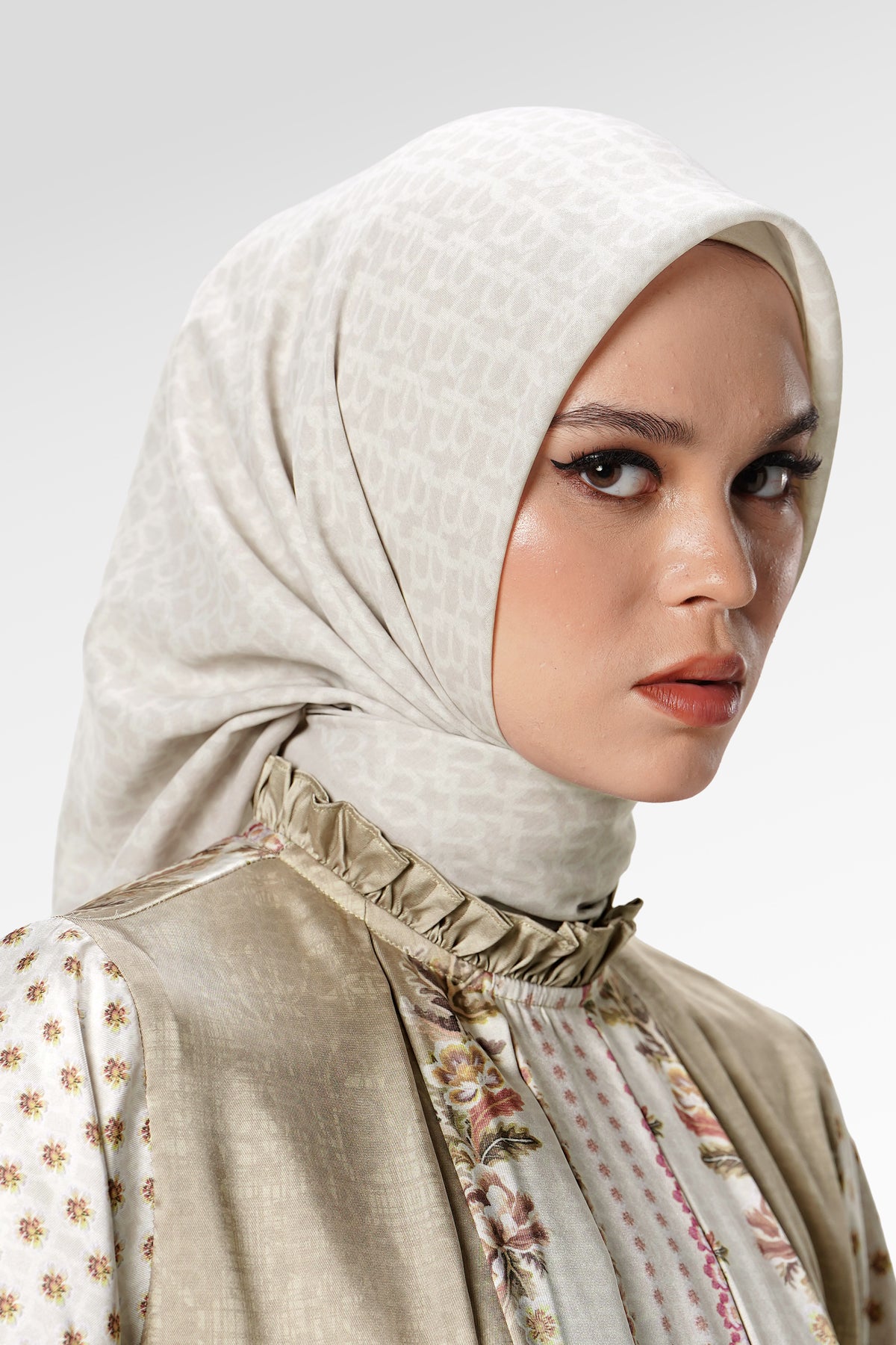 Signature Monogram Scarf - Daisy