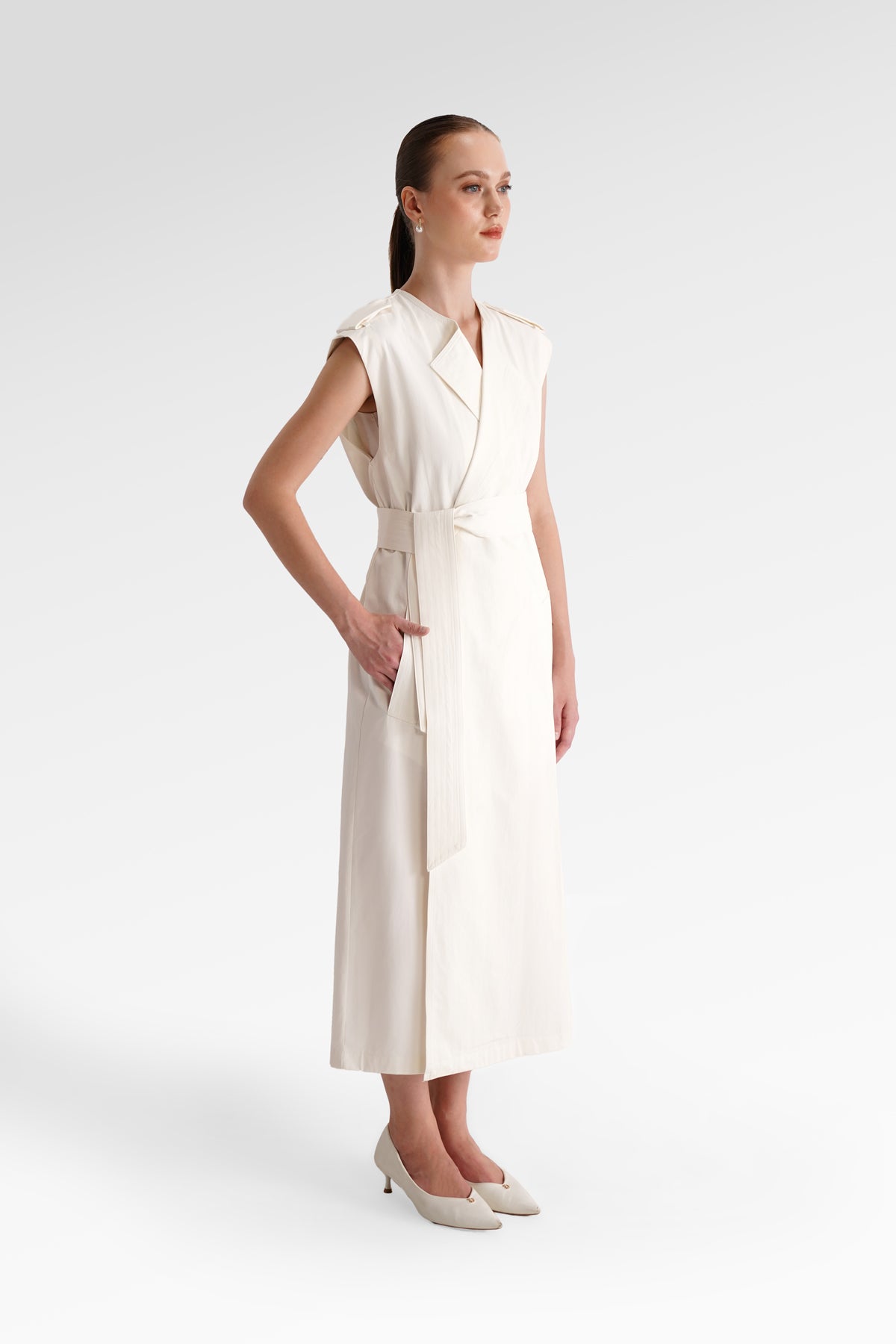 Clara Sleeveless Coat - White