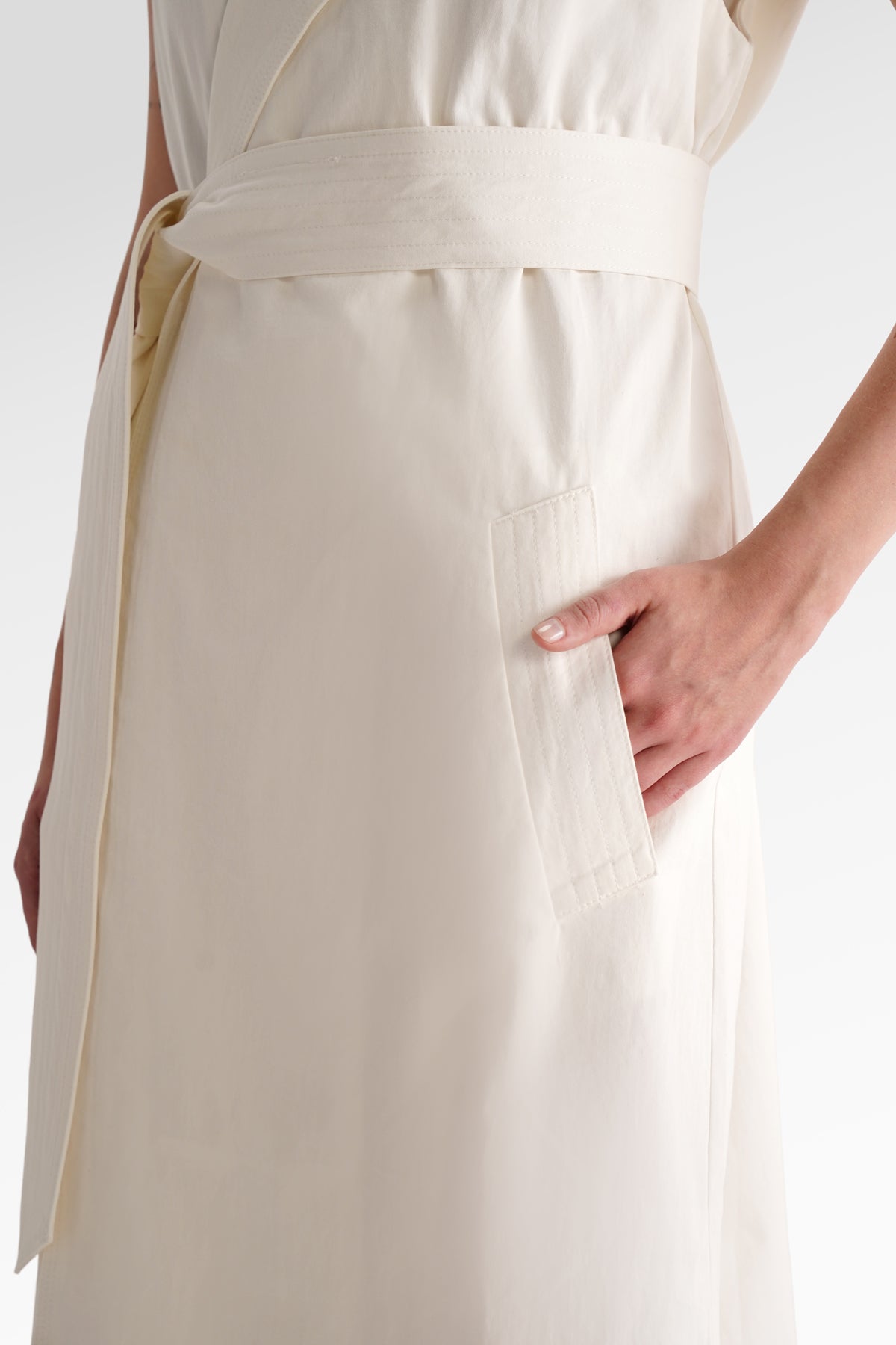 Clara Sleeveless Coat - White
