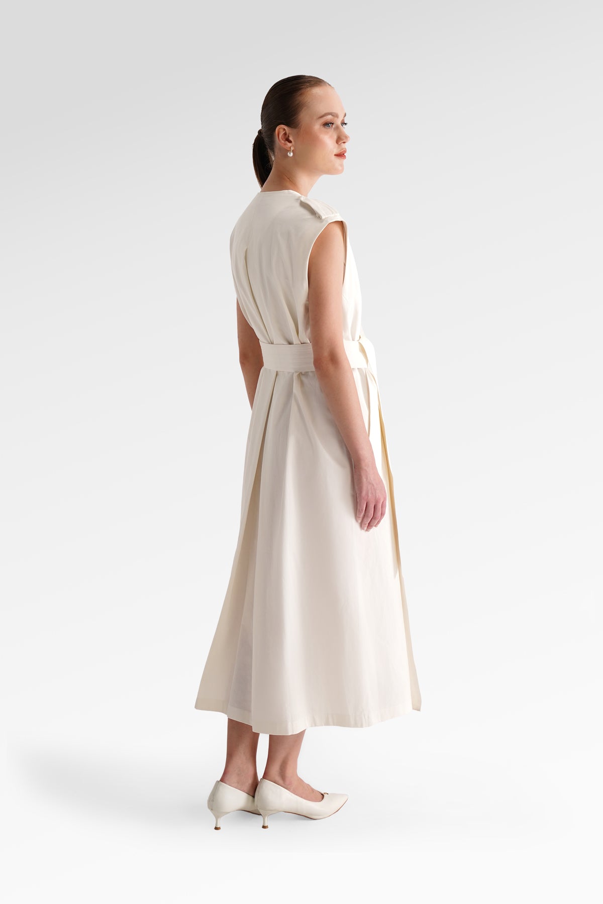 Clara Sleeveless Coat - White