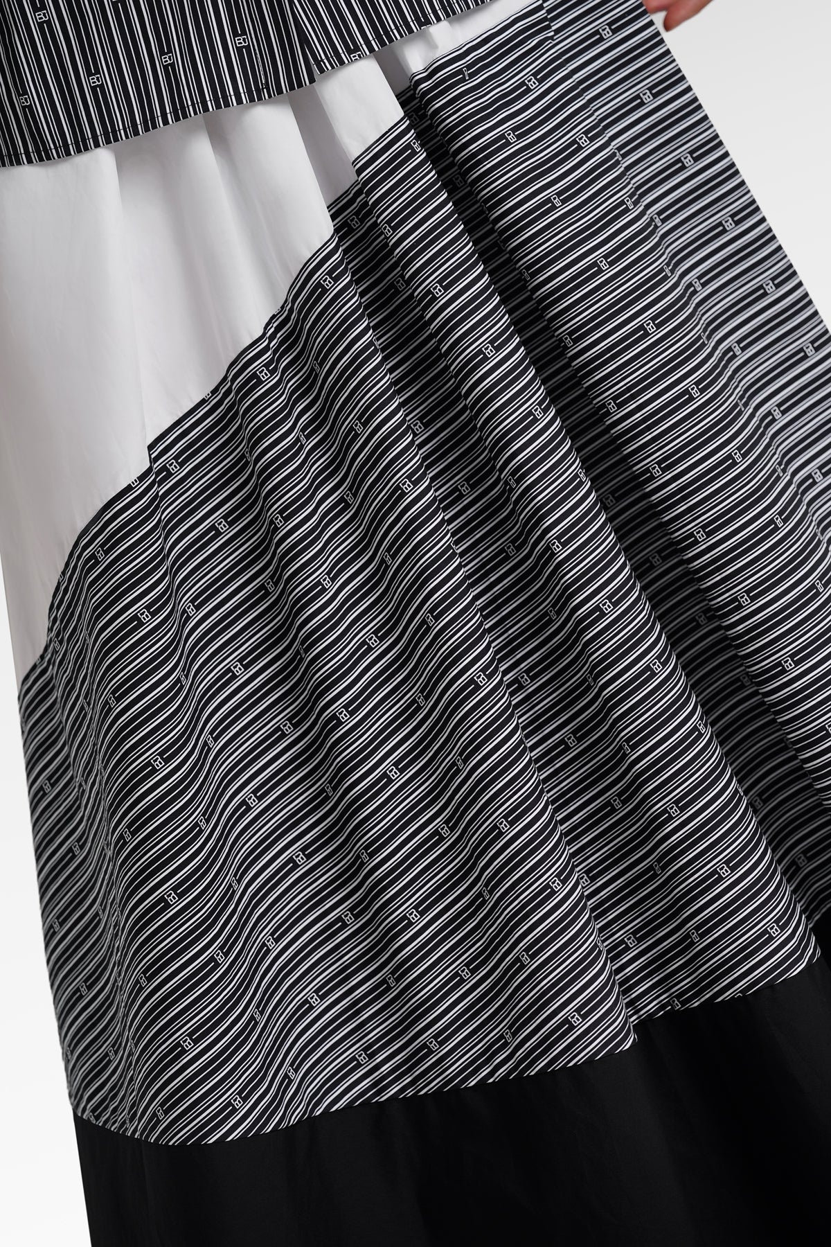 Mono Line Skirt - Oreo