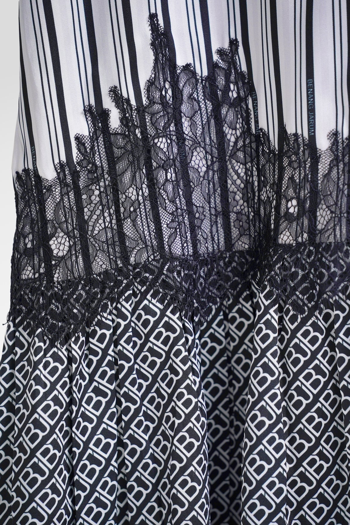 Mono Line Tiered Lace Dress - Oreo