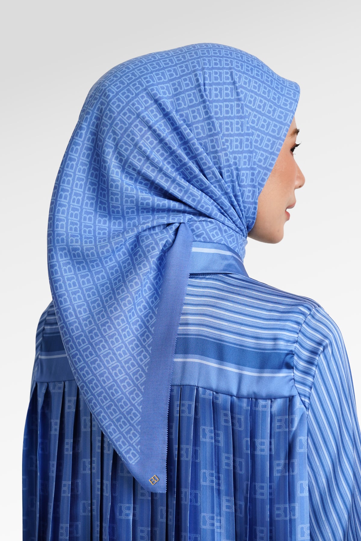 Mono Diagonal Scarf - Timeless Blue