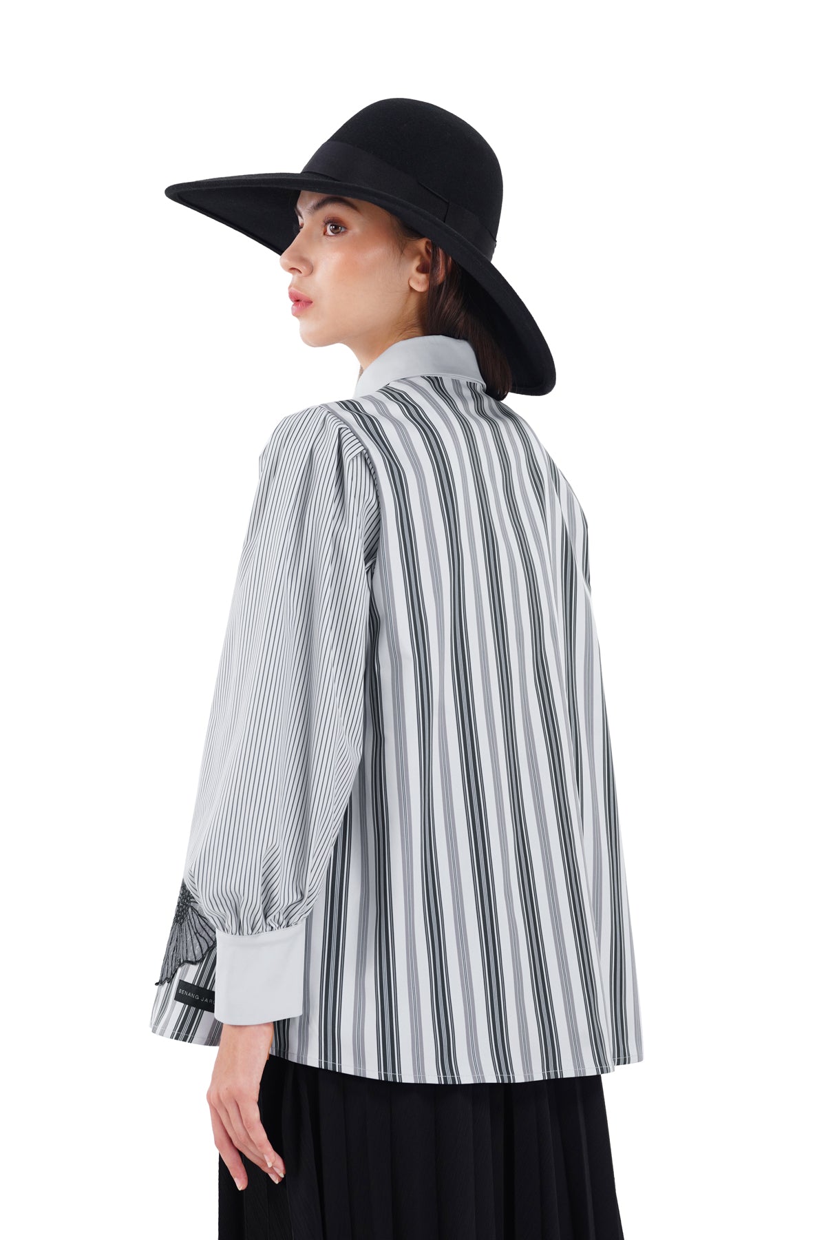 Nixie Embroidery Shirt - Ash Grey