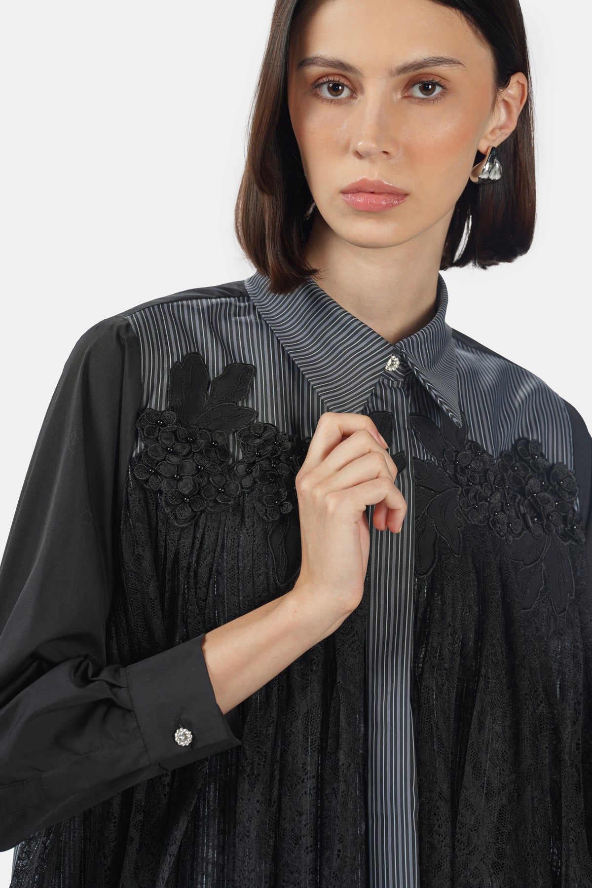 Seara Embroidery Shirt - Black
