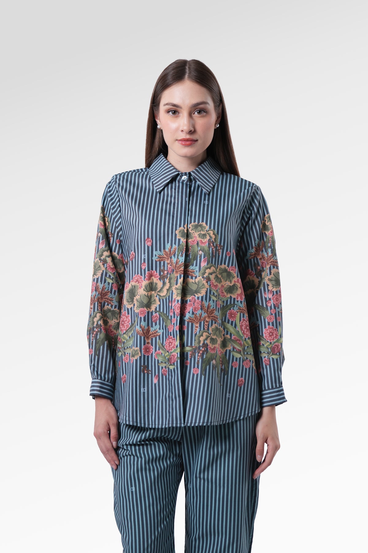 Selena Basic Shirt - Navy Peony