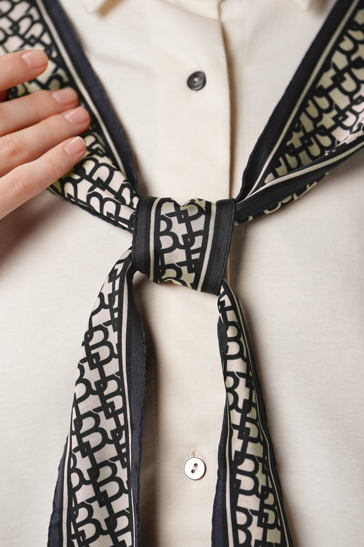 Signature Monogram Neck Scarf - Black