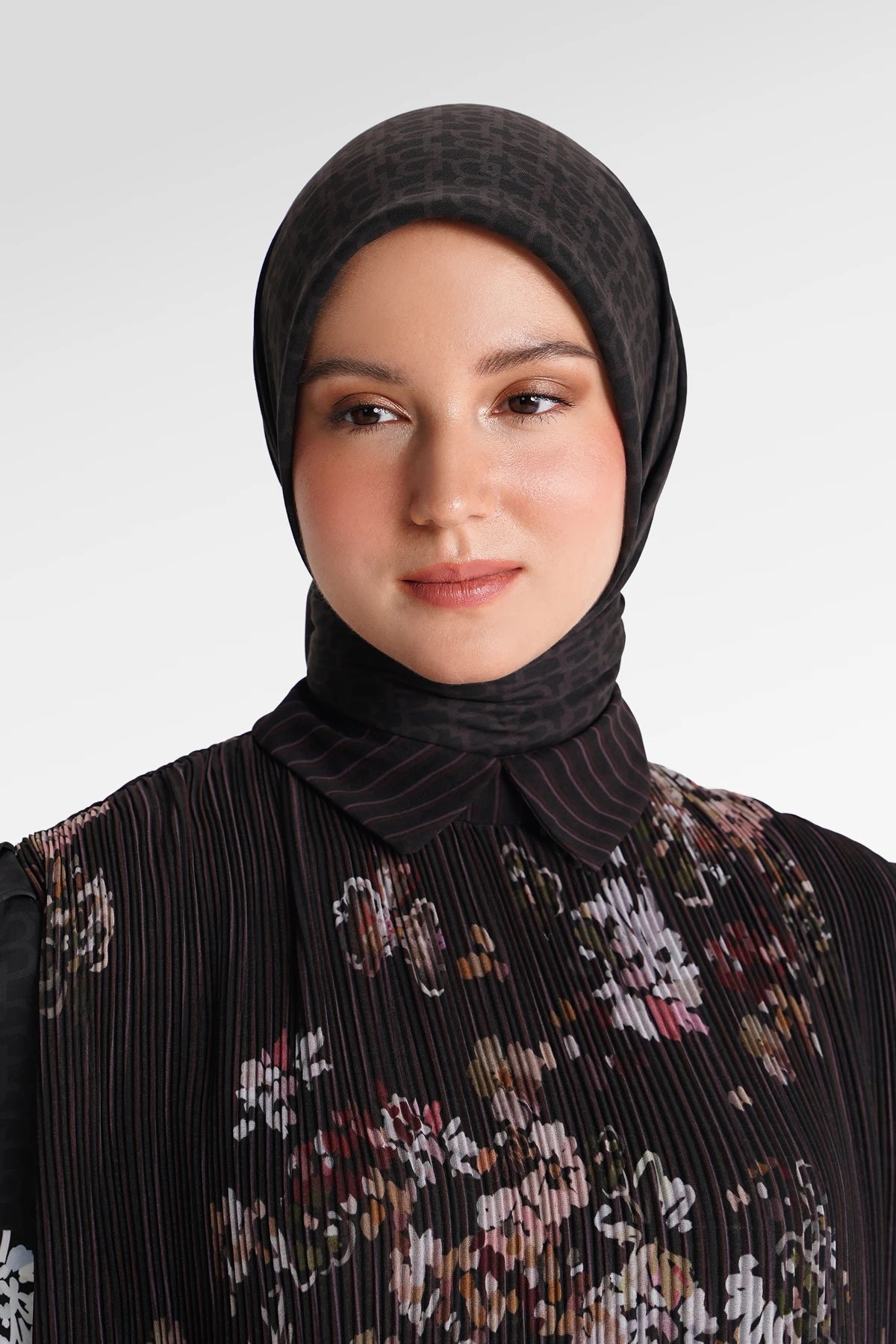 Signature Monogram Scarf - Comma