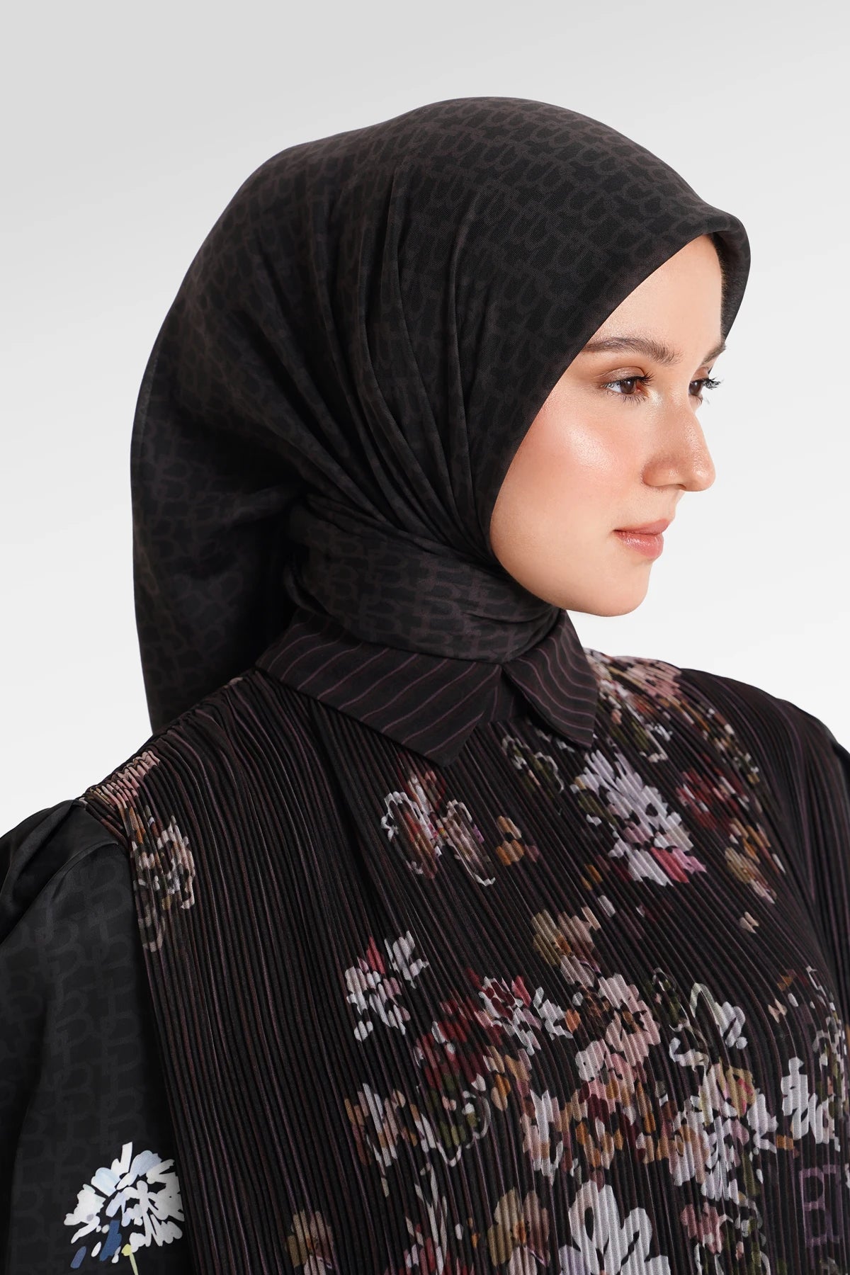 Signature Monogram Scarf - Comma