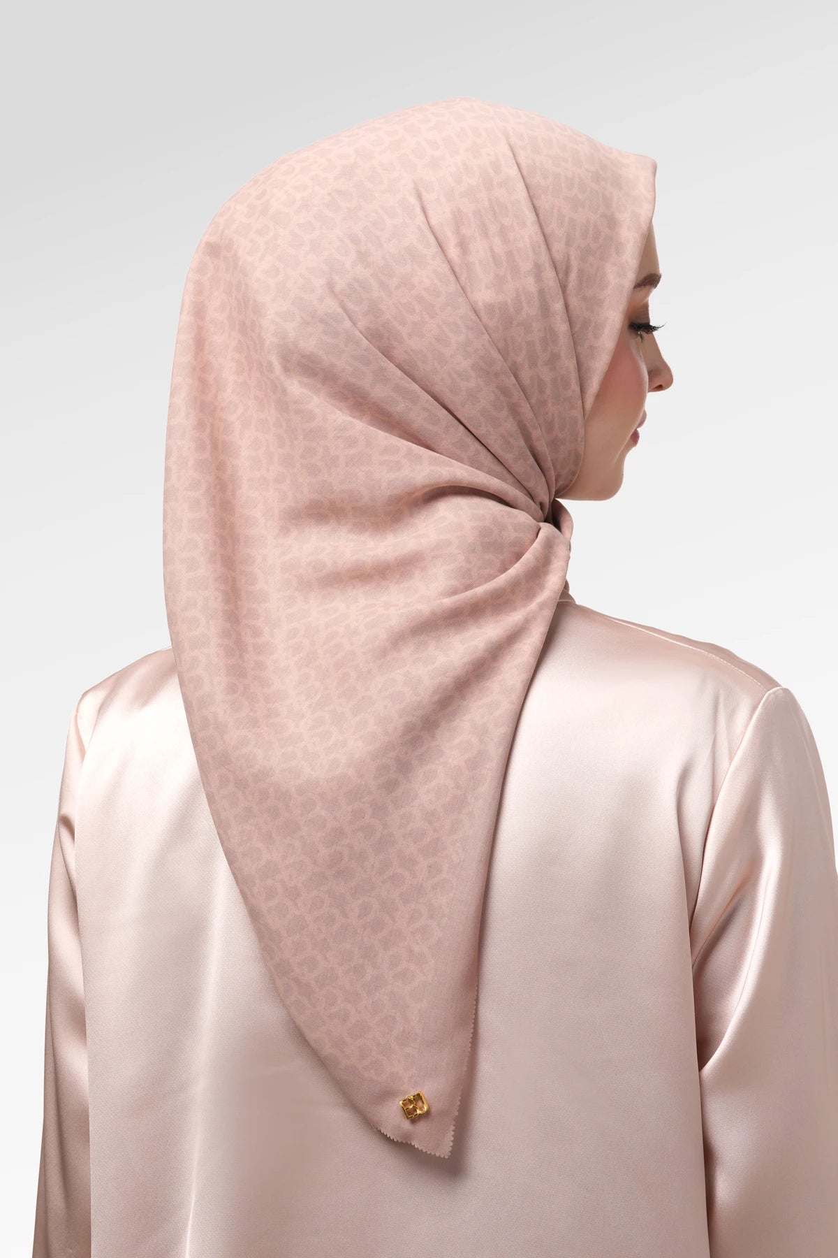 Signature Monogram Scarf - Glandon