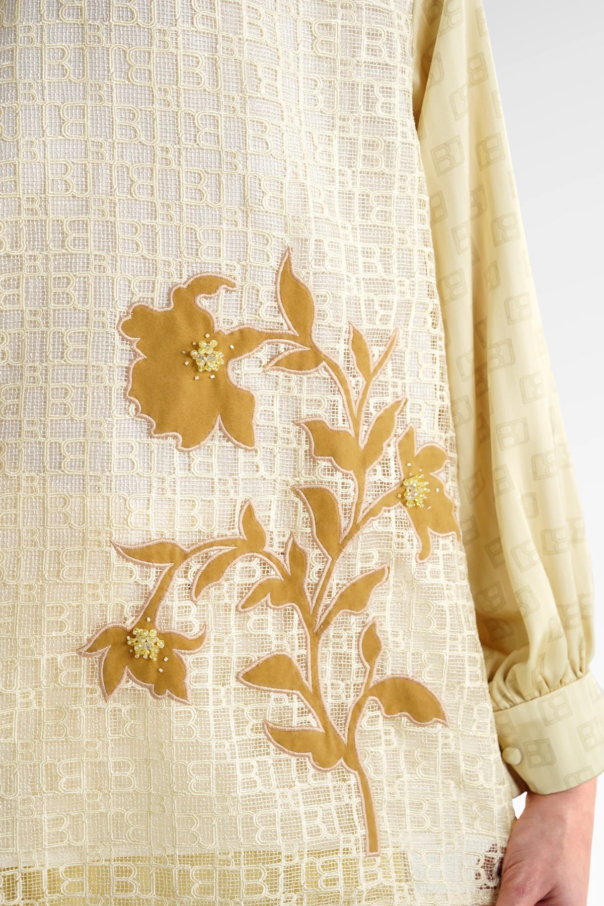 The Monogram Embroidery Blouse - Yuzu