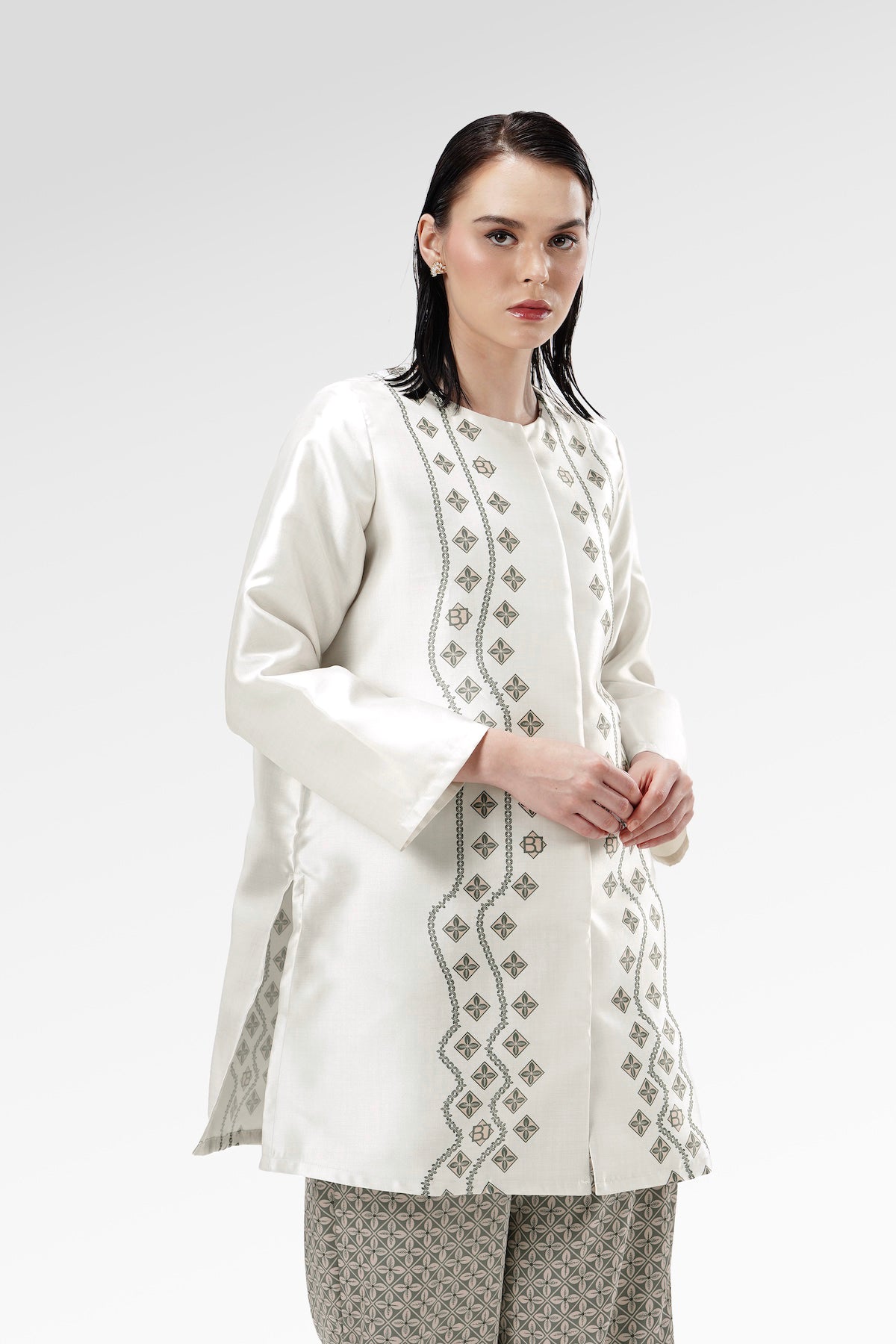 The Regal Taffeta Outer - Sandsage